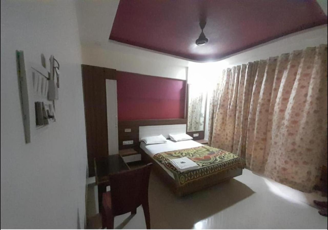 Hotel Sai Ganesh Lodging & Boarding By Wb Inn Titwala المظهر الخارجي الصورة