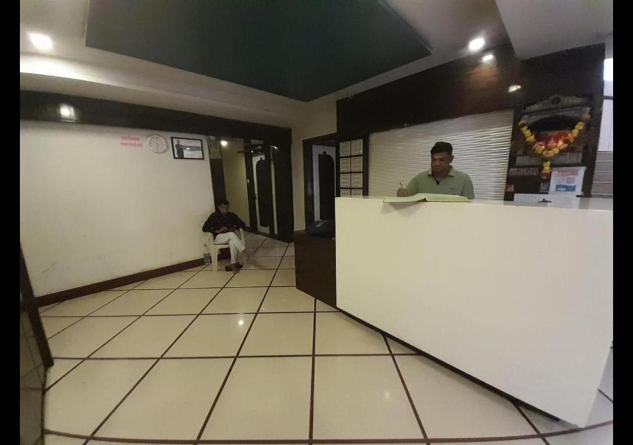 Hotel Sai Ganesh Lodging & Boarding By Wb Inn Titwala المظهر الخارجي الصورة