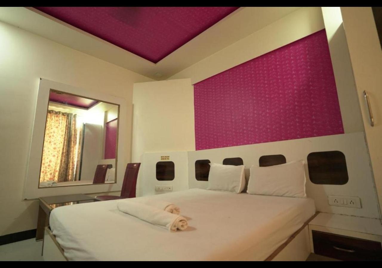 Hotel Sai Ganesh Lodging & Boarding By Wb Inn Titwala المظهر الخارجي الصورة