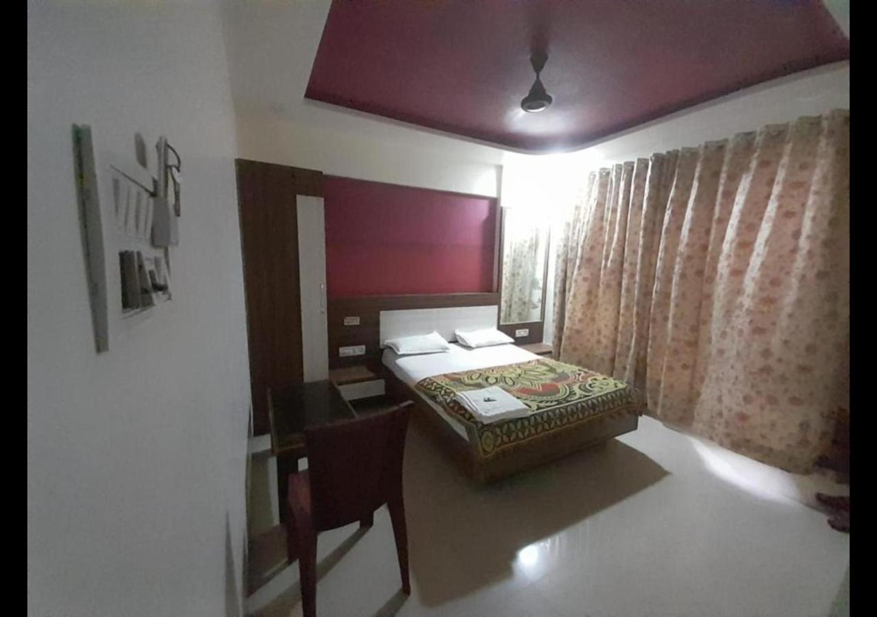 Hotel Sai Ganesh Lodging & Boarding By Wb Inn Titwala المظهر الخارجي الصورة